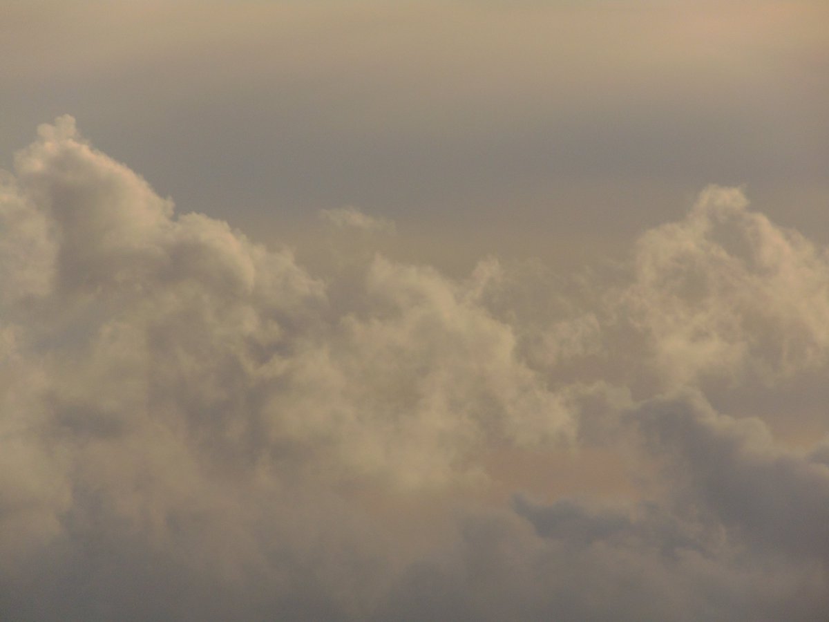 ptrs_0's tweet image. daydreaming 🧚‍♀️ #cloud, #steam, #steamwork, #element, #sky, #lift, #light, #soft, #height, #free, #image, #visual, #photography creativefund.blogspot.com/2022/01/cloud-…