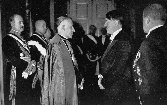 AntonioM646's tweet photo. El Vaticano firmó un Concordato
con el genocida Adolfo Hitler en 1933

Firmó otro Concordato con el dictador genocida Francisco Franco en 1953

El Vaticano se ha aliado con dictadores sanguinarios: Pinochet, Videla, Trujillo, Somoza, Stroessner, etc

Please dale ReTwit...! https://t.co/BkHaCIisSv