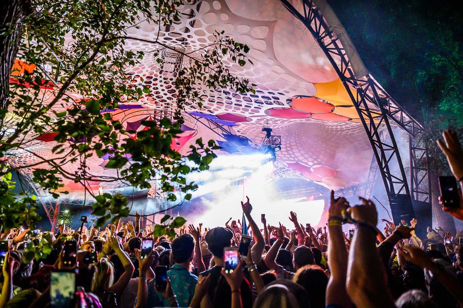 glastobation's tweet photo. Night time Glastonbury 2019

All photos taken on one single evening (Thursday)

Mind blowing 🤯🔥

https://t.co/Ig7sWyMKPT

#Glastonbury #Glasto https://t.co/WAvjOoeeze