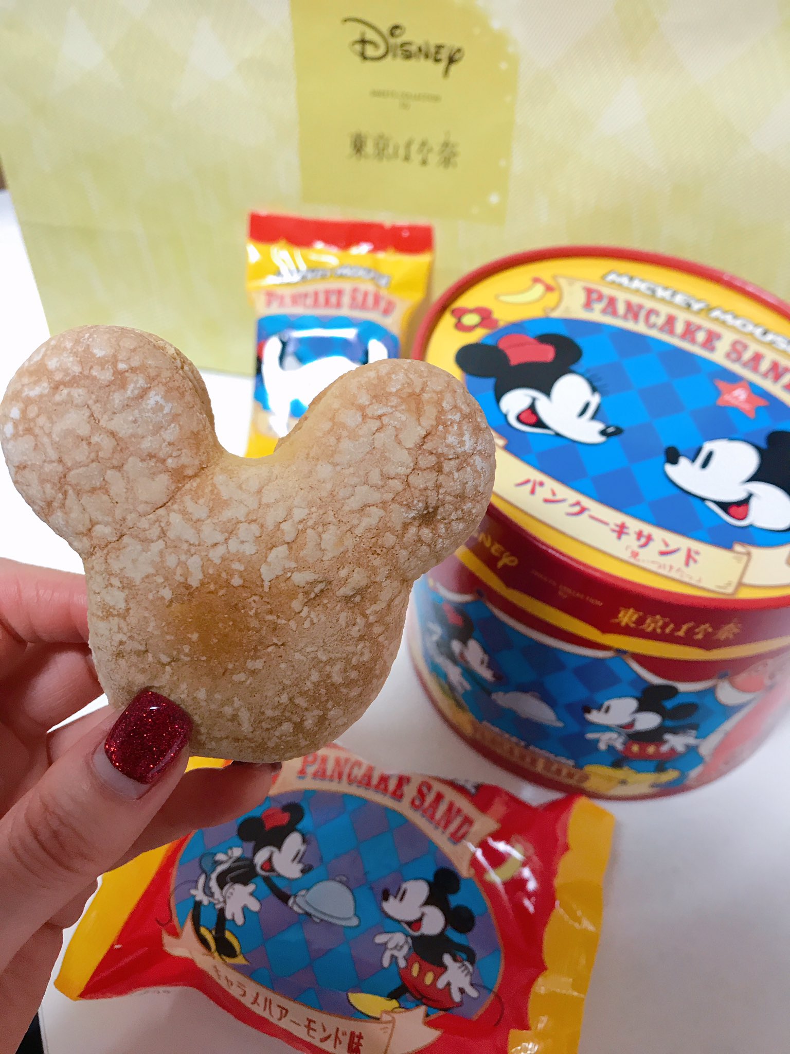 Miyaりん 旅インスタグラマー 羽田空港 で限定品発見したぁ ミッキー フレンズの 東京ばな奈 や パンケーキサンド めっちゃ可愛いー 買ってみてよかった Tokyobanana1991 東京土産 ディズニー ミッキーマウス ミニーちゃん ディズニー