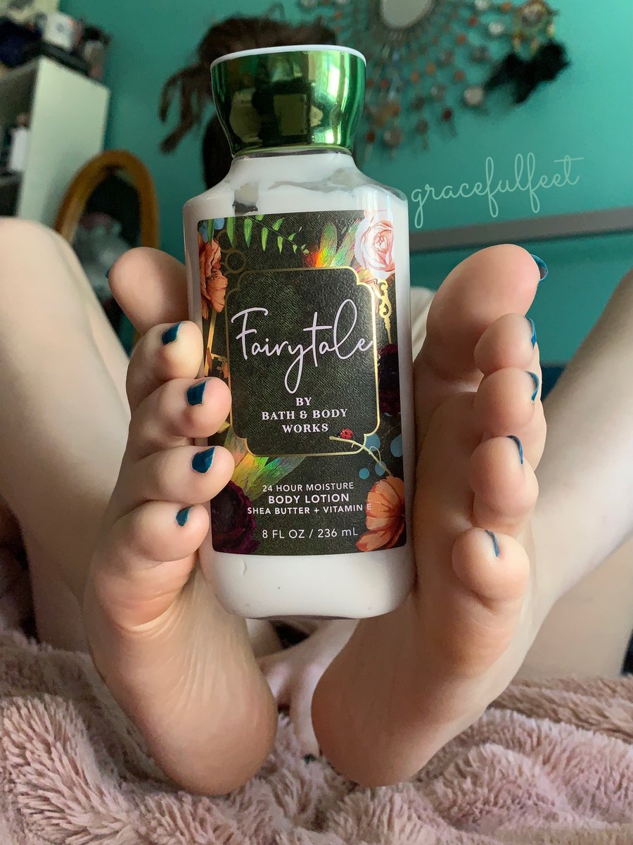 gracefulfeet's tweet photo. in case anyone is curious, this is my favorite lotion to massage my feet with! it smells sooo good 🤤 https://t.co/kcP2dVbCaN