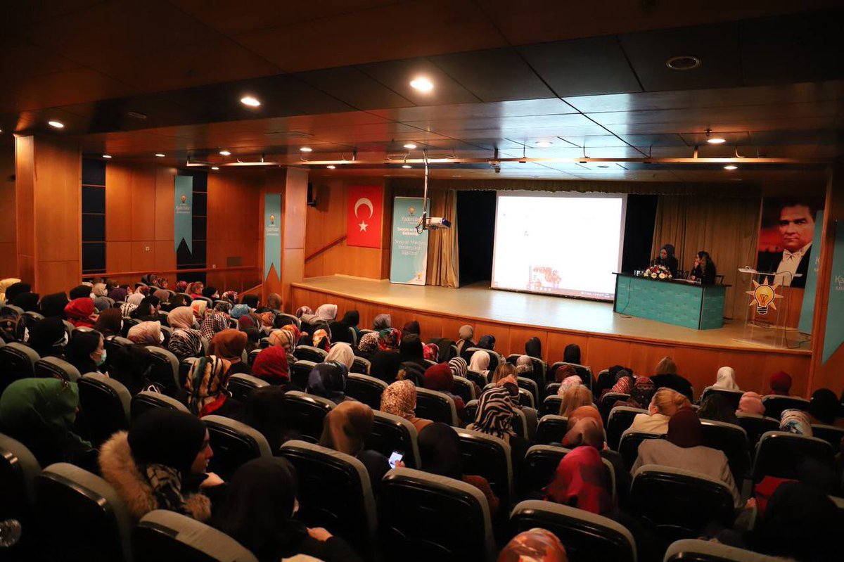 tubaerden29's tweet photo. Şairler şehri Kahramanmaraş’taydık.

Genel Merkez Kadın Kolları Tanıtım Medya Başkanlığı olarak, teşkilatımıza Sosyal Medya  Stratejileri üzerine eğitim verdik. Değerli başkanlarımıza çok teşekkür ederiz.

@aysekesir 
@akkadinmaras @gulcitilokur https://t.co/ID4xLPdMqN