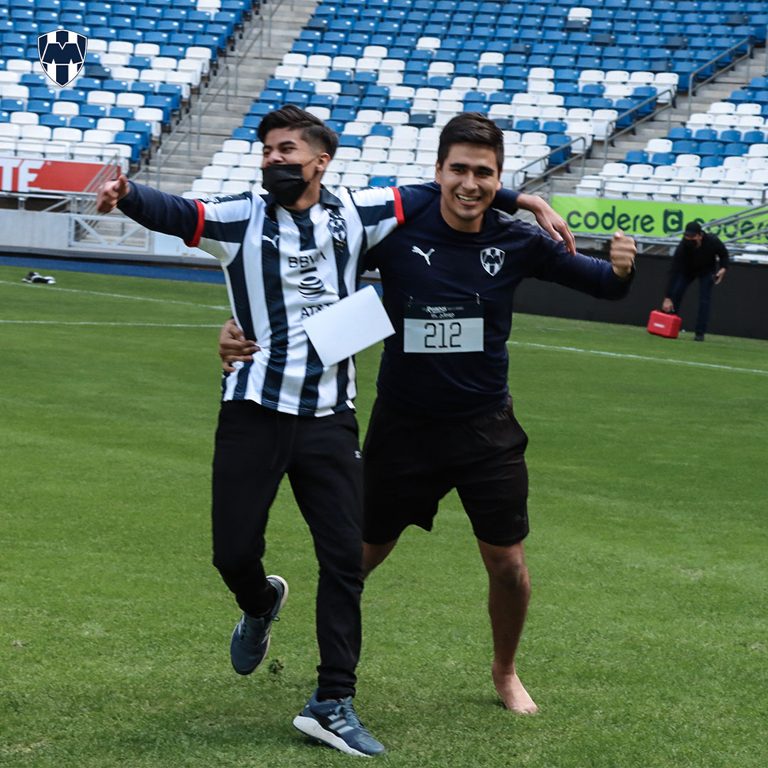 RayadoImperio's tweet photo. ¡NOS VAMOS AL MUNDIAL! 🙈

Uno de los administradores de Imperio Rayado ganó la dinámica y se irá viaje al Mundial de Clubes con los Rayados. ¡Enhorabuena @rola_hernandezm! https://t.co/Y57CfwKBiD
