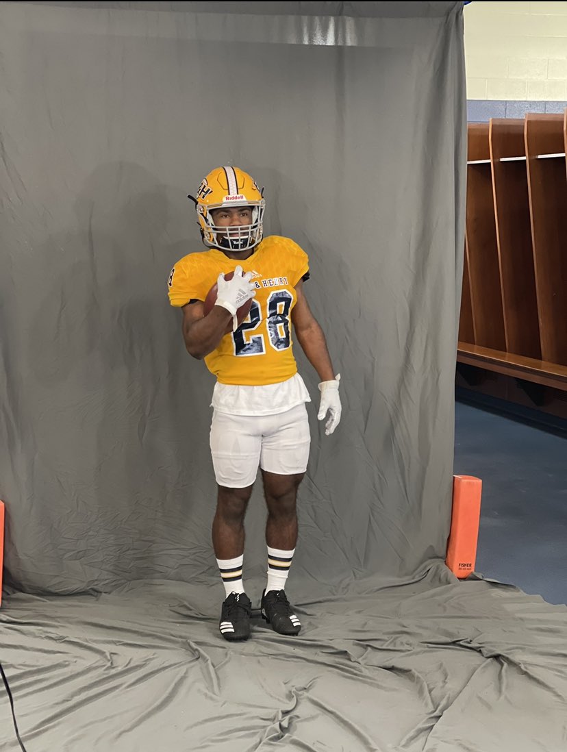 TayButler28's tweet photo. After a great first official visit I’m blessed to announce that I’ve received my first offer from Emory &amp; Henry ! @GoWasps https://t.co/UQf0GwBXuO