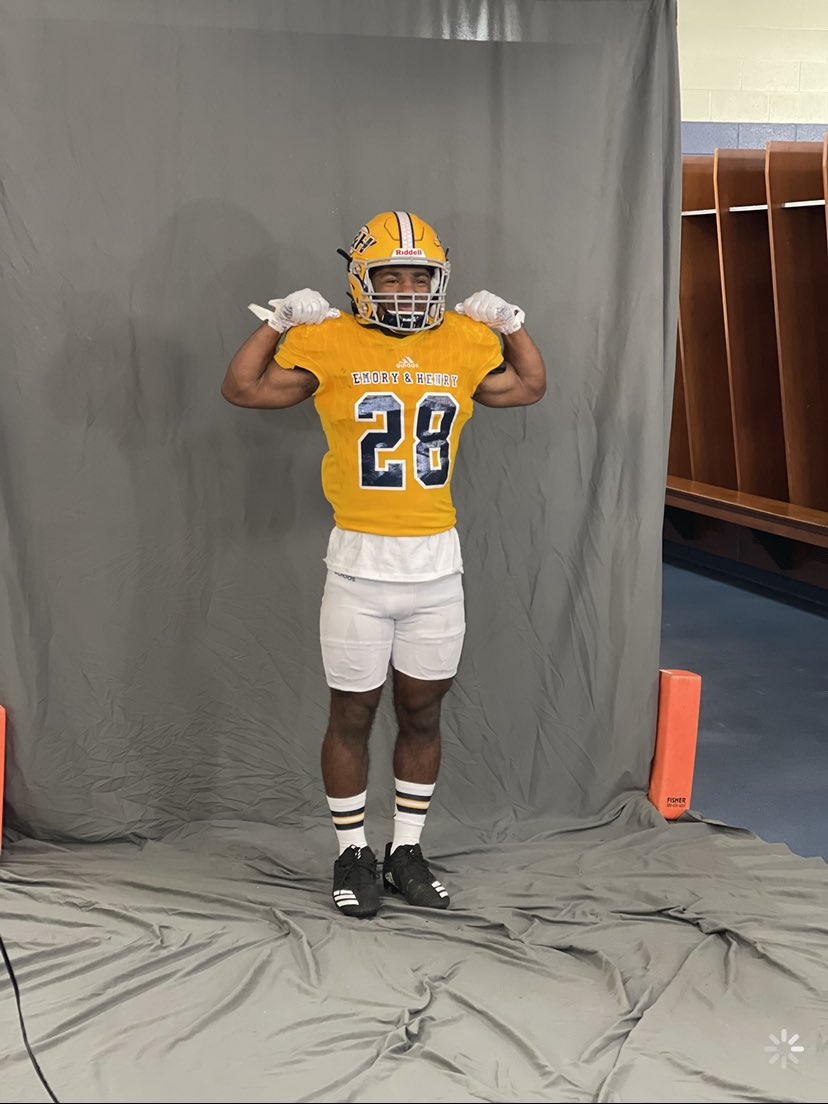 TayButler28's tweet photo. After a great first official visit I’m blessed to announce that I’ve received my first offer from Emory &amp; Henry ! @GoWasps https://t.co/UQf0GwBXuO