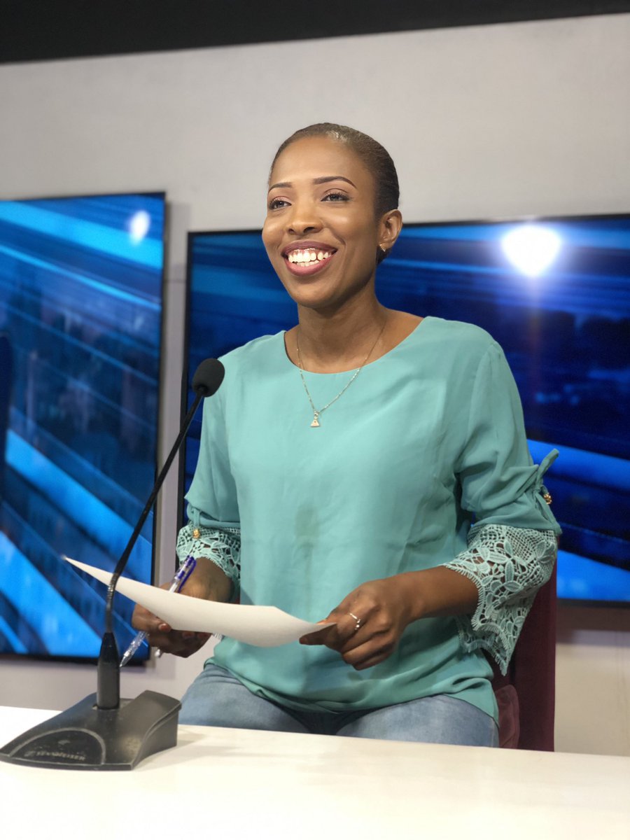 2stvsenegal's tweet photo. ✨C’EST AVEC UN PLAISIR IMMENSE QUE NDEYE #ARAMETOURE VOUS PRÉSENTE CETTE GRANDE ÉDITION EN FRANÇAIS DE 20H‼️
#JOURNAL20H #2STVLIVE https://t.co/R3HuJMJGhs