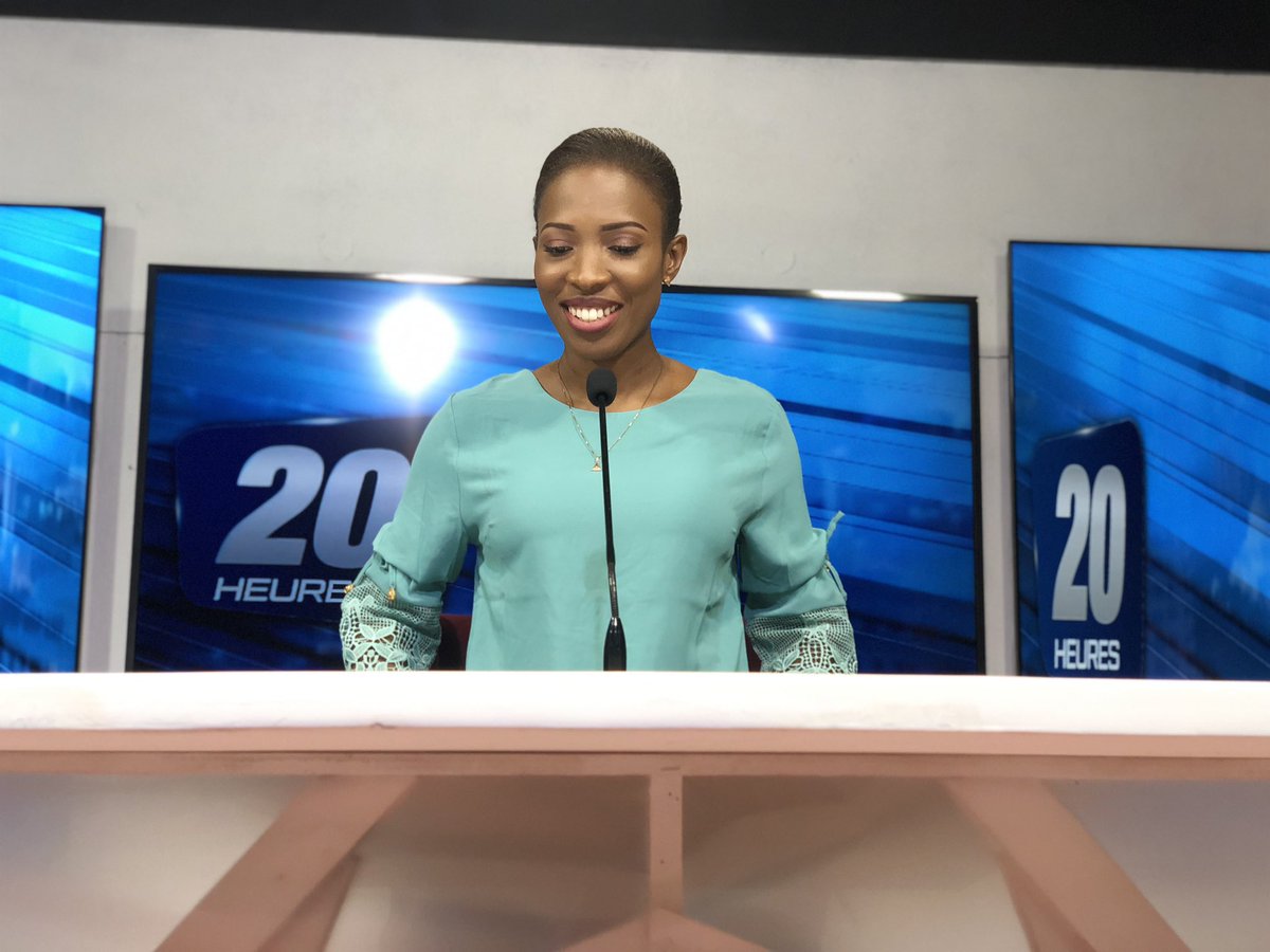 2stvsenegal's tweet photo. ✨C’EST AVEC UN PLAISIR IMMENSE QUE NDEYE #ARAMETOURE VOUS PRÉSENTE CETTE GRANDE ÉDITION EN FRANÇAIS DE 20H‼️
#JOURNAL20H #2STVLIVE https://t.co/R3HuJMJGhs
