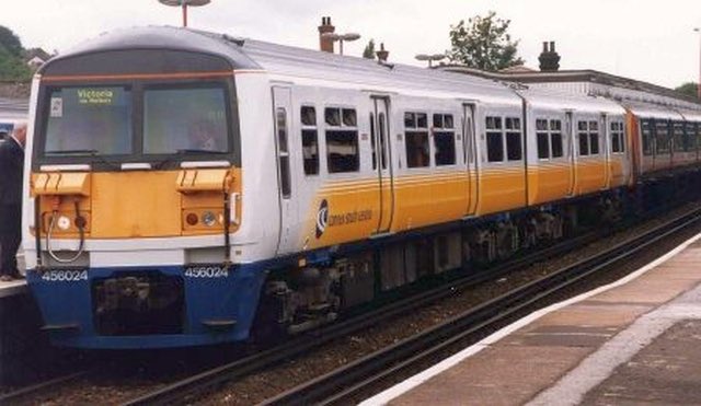 SimonZev's tweet image. I more fondly remember them on lonely South London Line services in #NetworkSouthEast❤️💙🤍 livery &amp;amp; their times in Connex &amp;amp; Southern before switching to SWT

#Class456 #AFaceOnlyAMotherCouldLove 

Photos: SREMGx2 &amp;amp; Southern Electric Group