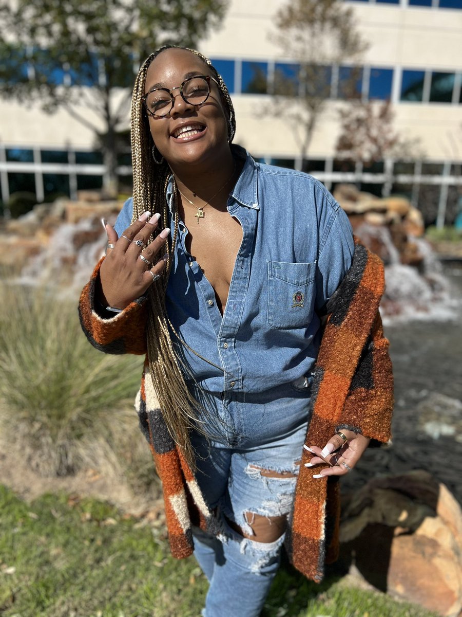 buddybudday's tweet photo. Me and my favorite coat 🧡☺️ https://t.co/F7AjVdvPzG