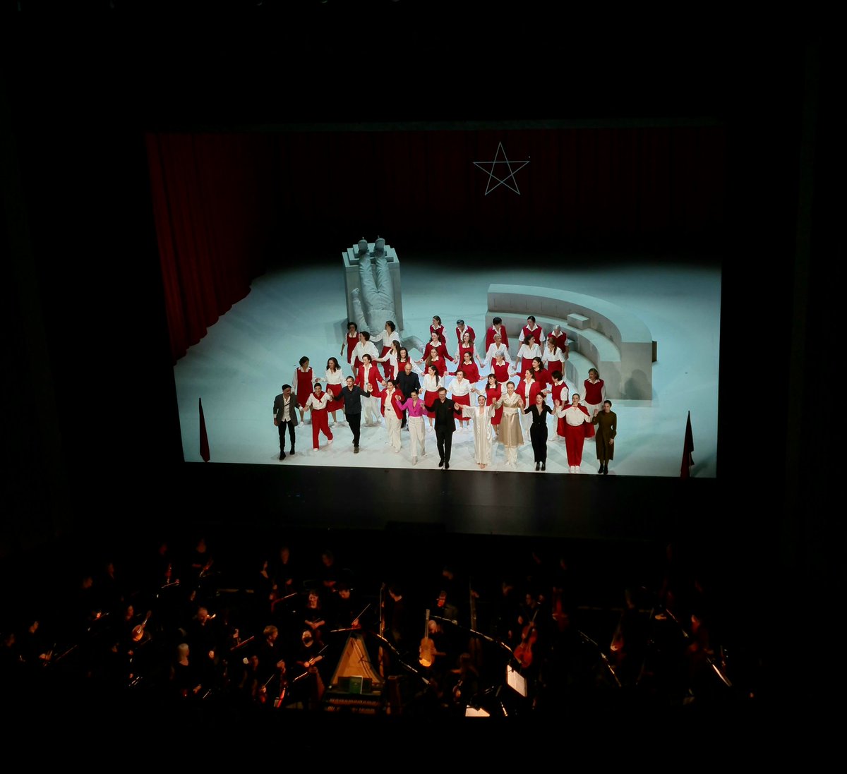 Opernjunkie's tweet photo. "Et placata sic ira divina..."?
der sonst so vitale #Vivaldi war heute leider öfters zu behäbig, dafür ganz hervorragend der koloratursichere Sopran von #DianaHaller 👏👏👏💐💐💐 #CurtainCall #StgtJuditha #StaatsoperStuttgart #JudithaTriumphans https://t.co/O2V5F19eym