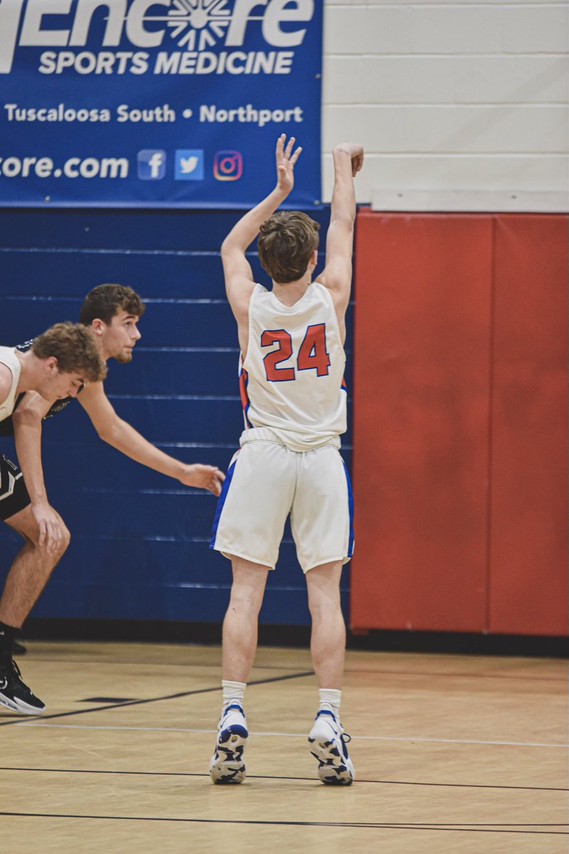 AmerChrFootball's tweet photo. Congratulations to one of our own @davisdare_1 for being recognized as @tuscaloosanews Athlete of the week!  
Love seeing our guys perform well in other sports! 🏀 @ACApatriothoops #ITMATTERS https://t.co/FKJOwUXdeZ