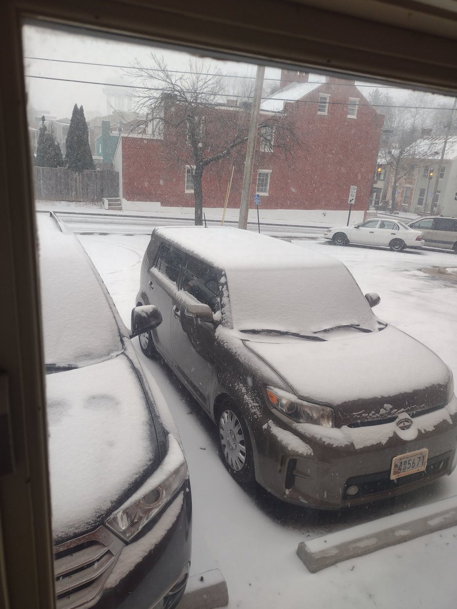 joe420522008's tweet photo. Just got called time to go plow some snow. They are saying we are getting 3-6 inches an hour till Monday morning then freezing rain y'all in MD stay safe and watch for the idiot driver's https://t.co/GiRha9xMHp