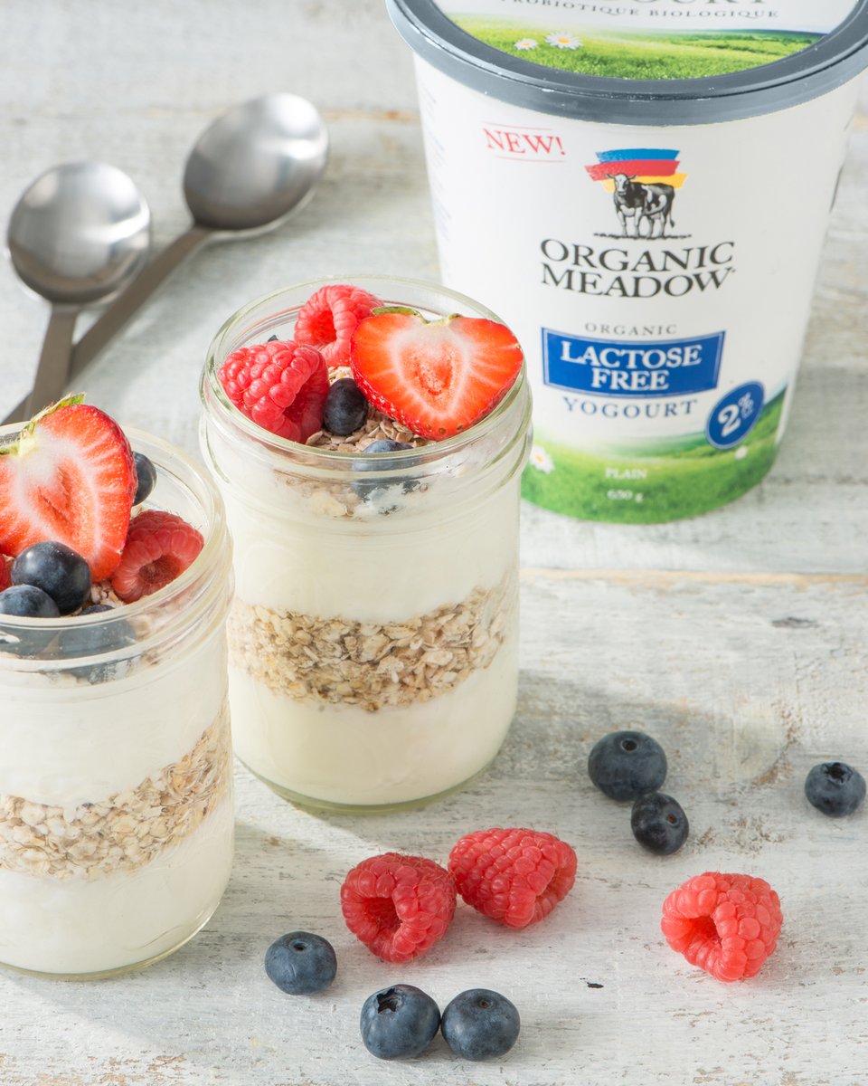 Oat &amp; yogurt cups; a healthy simple breakfast that you can make ahead for busy mornings. Customize with add-ins and toppings of your choice. What's your favourite topping?