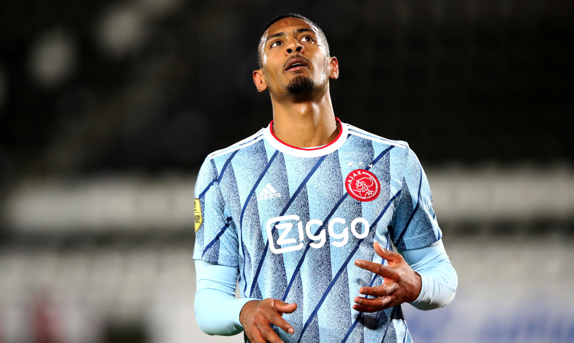 Au_Stade's tweet photo. 🚨 CAN 2021: les équipes favorites et les joueurs à suivre https://t.co/ZFUTpnwJmw https://t.co/XSNx0GJ4Tg