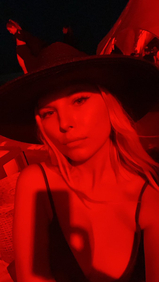 Whose coming to tulum this year?? 

Beach clubs + talking nft strategies for <a href="/TKNZDnft/">TKNZD</a> with <a href="/NFTLauren/">NFTLauren.eth</a> my hero 💕

#NFTLAUNCH