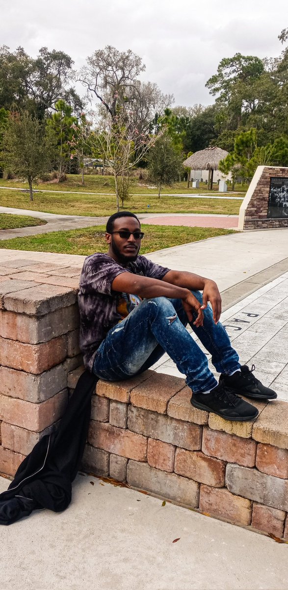 MrBurton96's tweet photo. Throwing shade like its sunny. 🔥🌥 https://t.co/QeA55M3VJ7