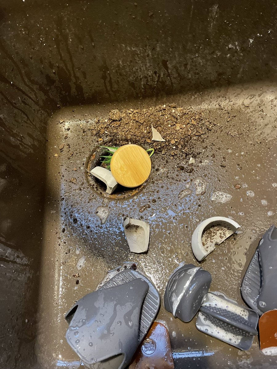 CherishToday08's tweet photo. It’s just stuff….but it brought me joy…plus I made the words on the pot #IsItBedtime #LittleFriendNoMore #ItsJustStuff 😕 https://t.co/T1CjvyM7Tt