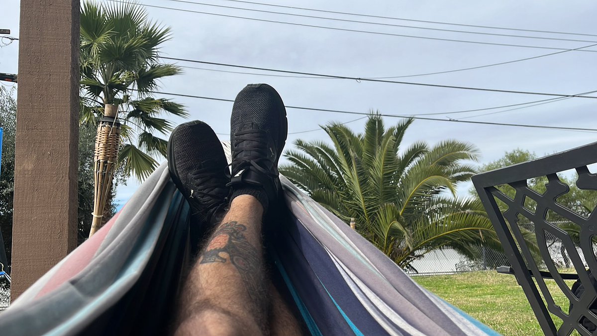 TheCashDummy's tweet photo. Not a bad way to spend a Sunday. Need to get my relaxing in while I can before the whole family gets back from out of town tonight 😴 https://t.co/tC1ou2qoss