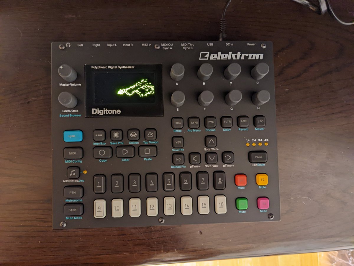 コレを手に入れました。
音はもちろんですが、なんとも優れたUI。
FMシンセ、シーケンサーがこの中に。
Digitone