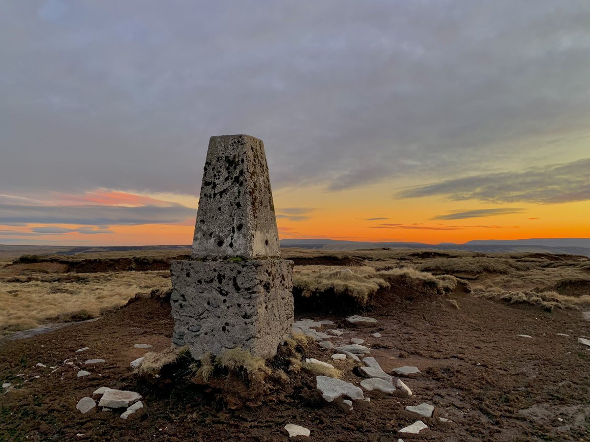 ParkBottom's tweet photo. Beautiful winter sunrises these last few mornings in Littondale 😍
#littondale #yorkshiredales #yorkshire #winter #sunrise https://t.co/HCH12jVmQR