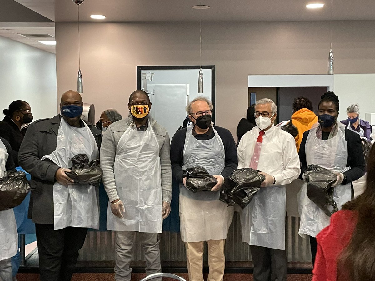 BobbyScott's tweet photo. Was honored to participate in the Annual Feeding 5000 event during this #MLKWeekend of service https://t.co/Tlmb4Ab6BW