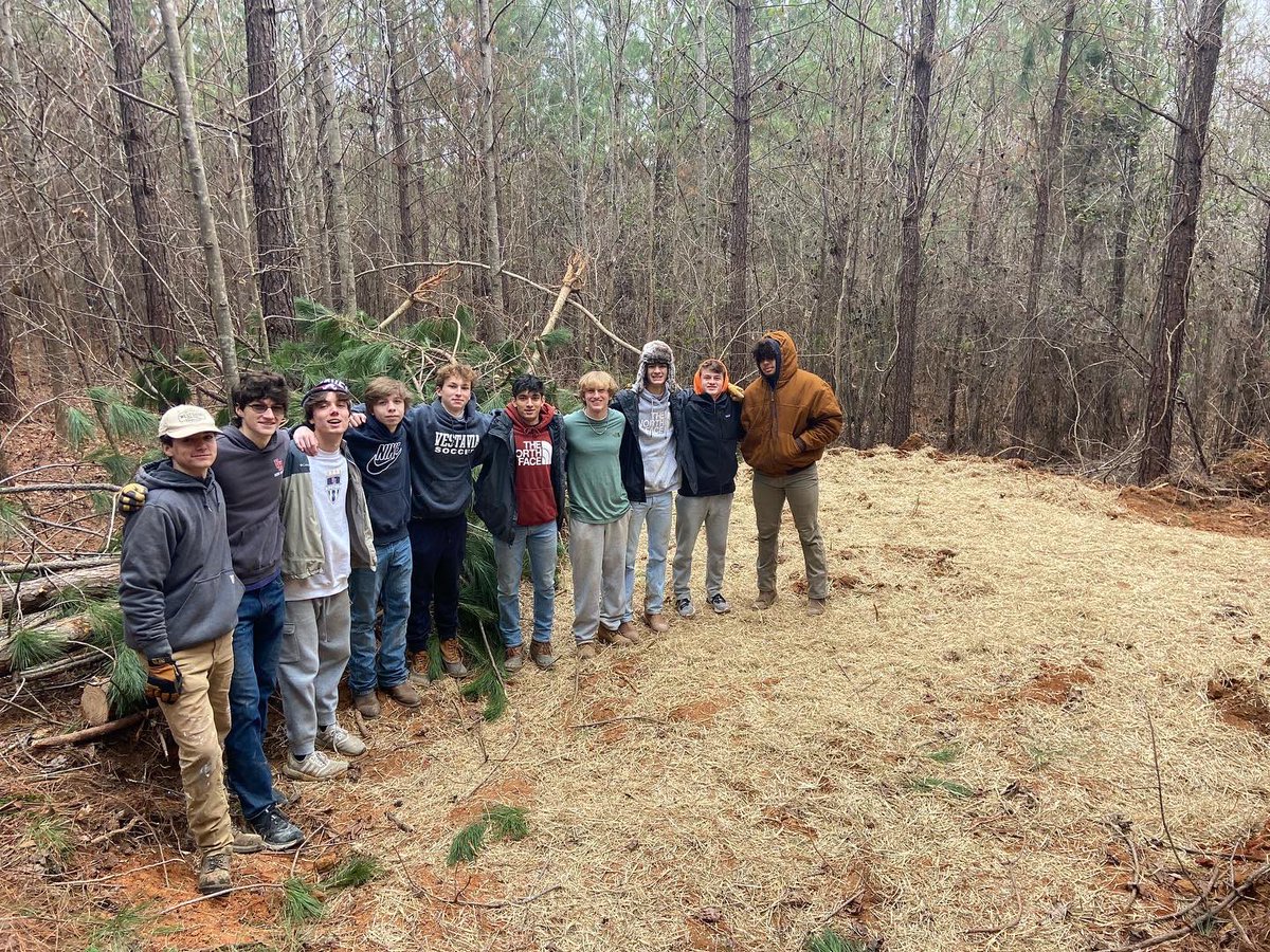 1rebelathletics's tweet photo. Our @1rebelmensoccer team spent the weekend @campwinnataska putting up fencing, Renovating a chicken coup & goat farm, Renovating various camp game sites, Trailblazing, picking up trash & planting grass. #community #rebelsgiveback #1rebel
@vhcschools @AHSAAUpdates https://t.co/uOLPJUpkGF