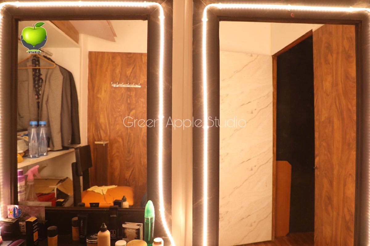 greenapplestudo's tweet photo. 📽️🎞️🎭🎬🎙️

Dressing room

Our services :
Green Room Studio | Voice Dubbing | Editing | Outdoor Shoots | Photography | Videography | Movie

#GreenAppleStudio #GreenAppleStudioOfficial #GreenRoomStudio #VoiceDubbing #Editing #OutdoorShoots #Photography #Videography #Movie #Voice https://t.co/SsRZRriwE1