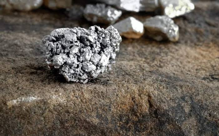 Outletminero's tweet photo. #DatoTécnico| La precipitación química implica la adición de productos químicos como bromuros, tiocianatos y cianuros de hierro para la recuperación de plata de disoluciones.

#MineríaAsombrosa #MineríaIncreíble https://t.co/HSFrjylu0o