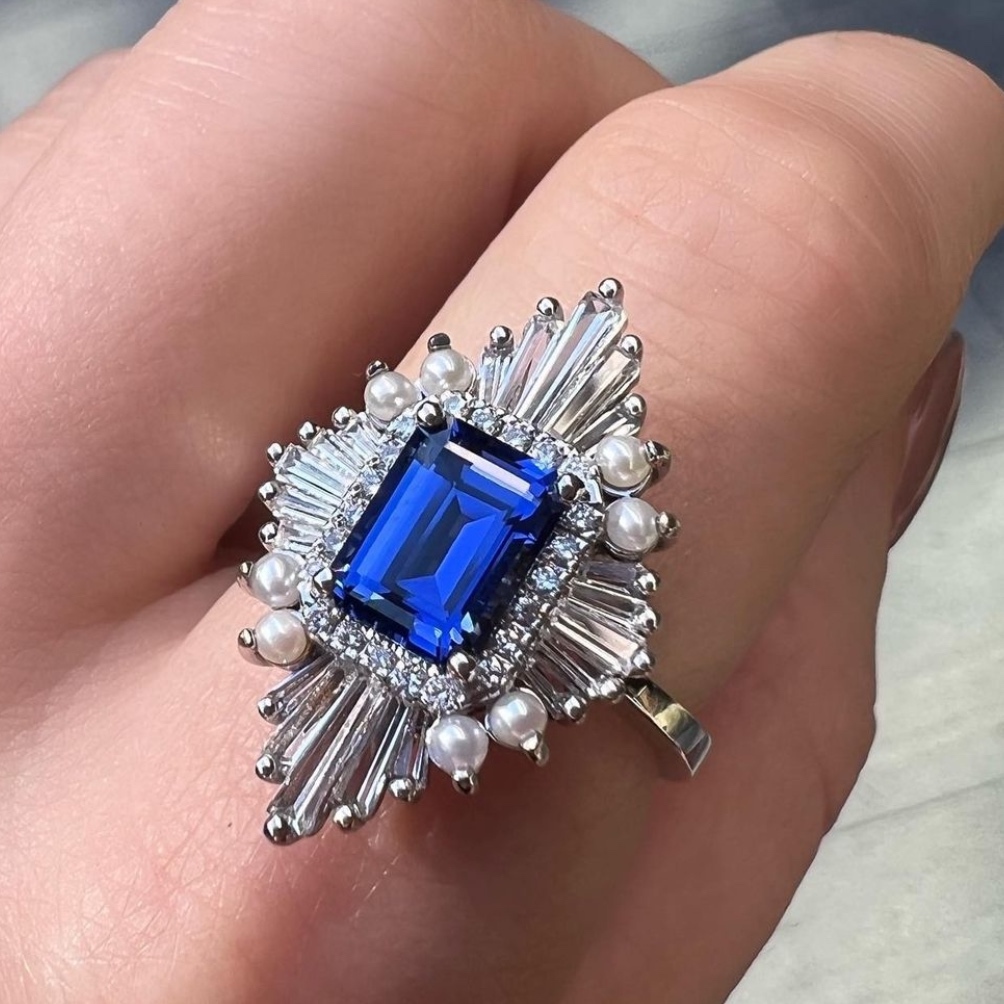 LSLCouturier's tweet photo. You've seen the wedding photos, but have you seen the ring? Living my full old Hollywood mermaid fantasy with this custom piece from @heidigibsondesigns.
#weddingring #truewuv #heputaringonit #marriedlife #mermaidlife #castlecorsetry
#oneofakindjewelry #customjewelrydesign https://t.co/eoxtffTRBH