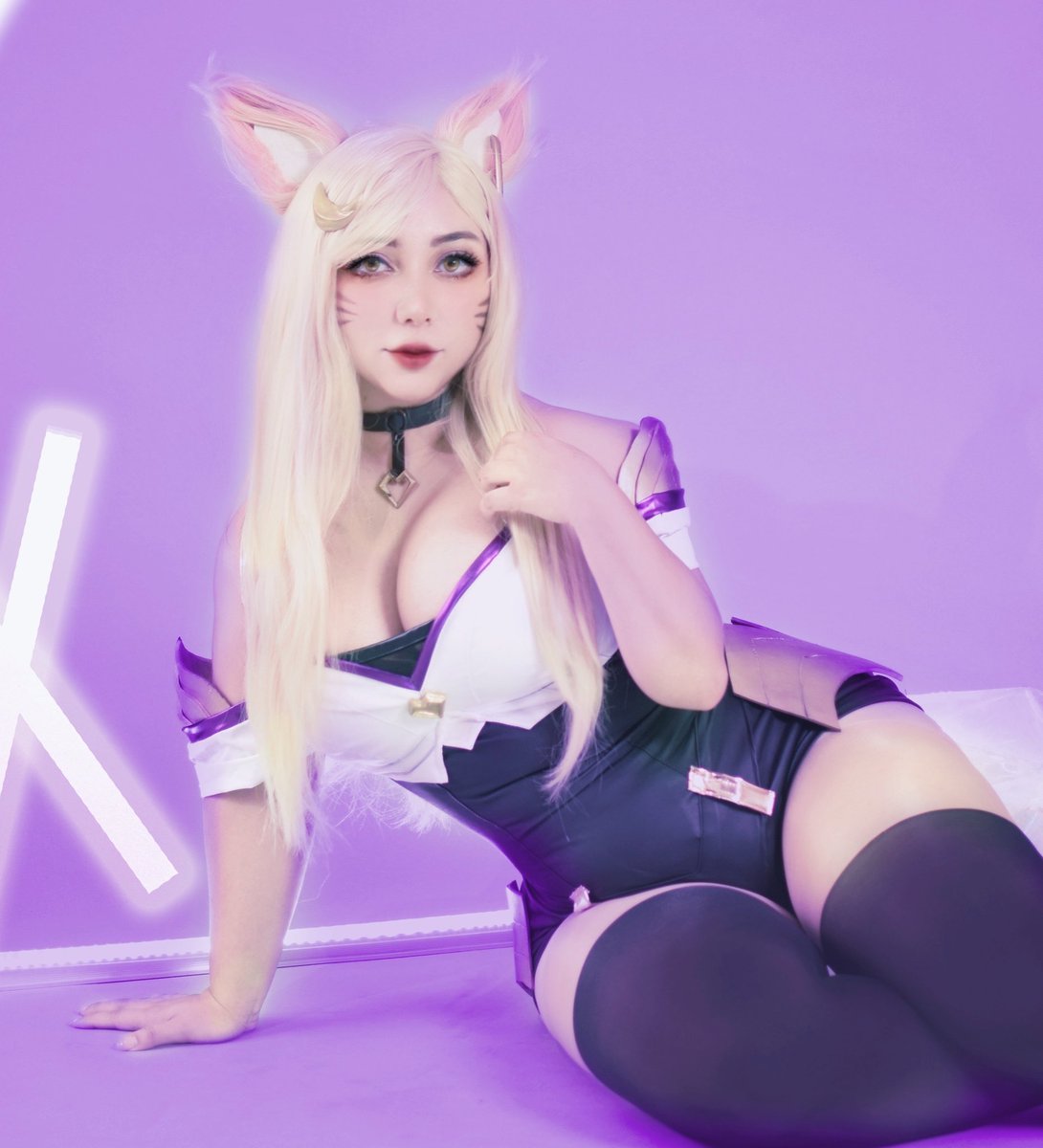 JennRobinEvans's tweet photo. Me acabo de dar cuenta que no tengo fotos en redes de este cosplay… Aqui una foto de Ahri! Tengo algunas más! Lo podemos compartir 100 veces? Porfiiis! https://t.co/qlool7ZbCM