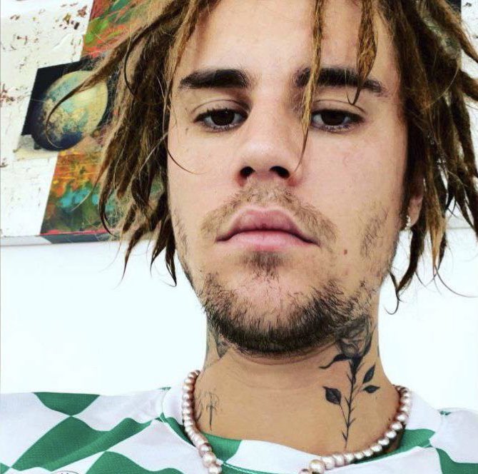 purplebanister's tweet photo. lana del rey         vs.       justin bieber 
   at 36                                   at 27 https://t.co/rGl3I5gh3f