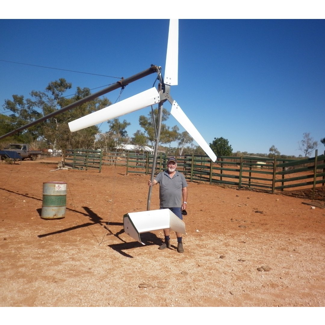 FrontierServic6's tweet photo. No job is too big or small for our #outbacklinks volunteers. Check out our volunteer Laurie helping out with some repairs. Think you'd like to help? Here are our current volunteer opportunities https://t.co/sWPZjWFJSI https://t.co/8t6qWE68Z2