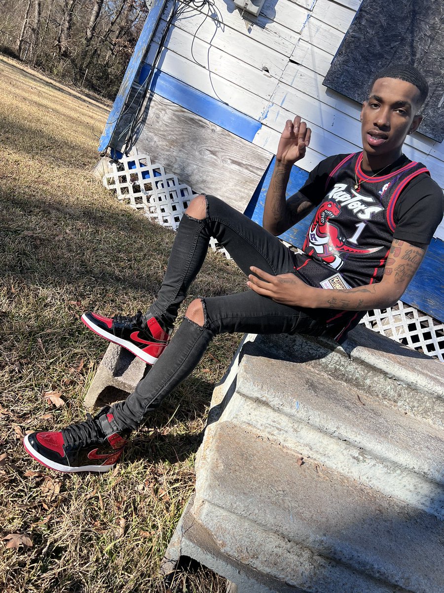 rossi1of1's tweet photo. These niggas ain’t fuckin with me and I put that on Ella Mae 📸🥀 #llmlos https://t.co/EirhXO6FQp