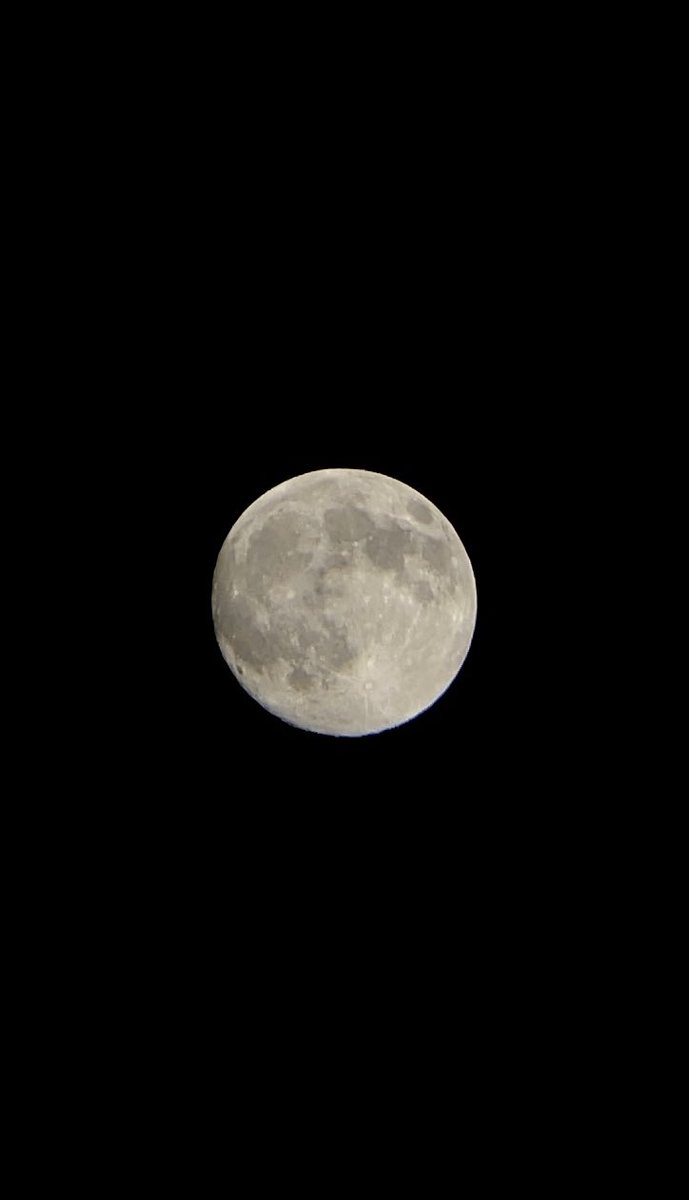 moonsoultarot's tweet photo. In love with this pic I’ve just taken ☽ https://t.co/sLTLelqAO1
