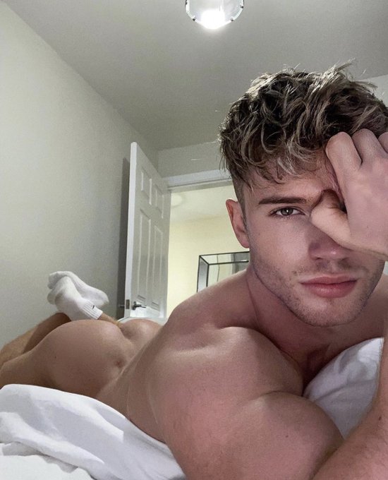 Your internet BF 🙈 https://t.co/qtegat9zAz