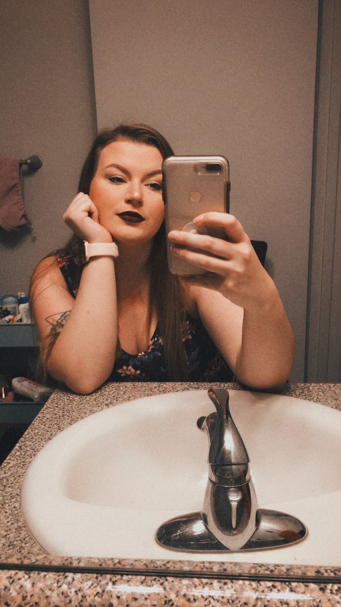 i cleaned my mirror for this pic