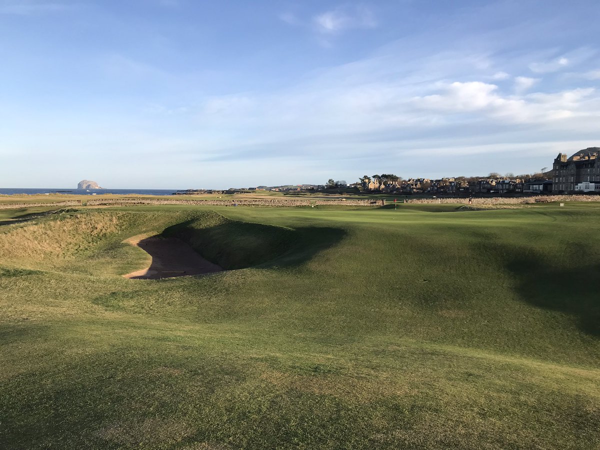 Clear blue sky for a game <a href="/NorthBerwick_GC/">North Berwick Golf Club</a> today. @NBGCGreens condition is superb 👍