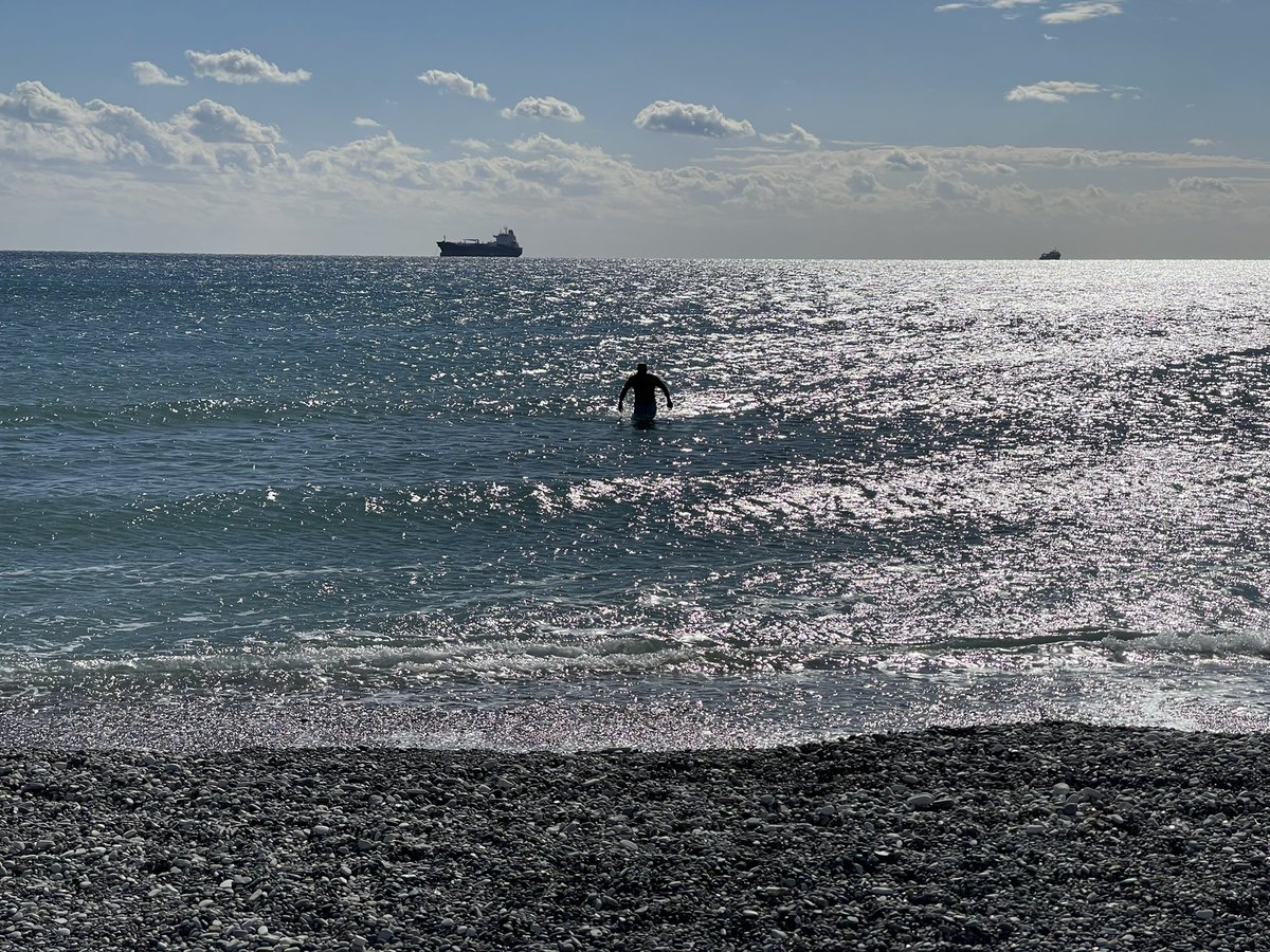 eevriviades's tweet photo. A brave soul goes for a dip in Larnaca today while others enjoy snowy Troodos. 

From Troodos to e.g., Limassol beach it’s a 40 minute ride. One can swim in the Mediterranean &amp; ski in the same day! 

#Cyprus #visitCyprus #simplyCyprus #beautifulCyprus #winter #snow https://t.co/byjdU2V7L4