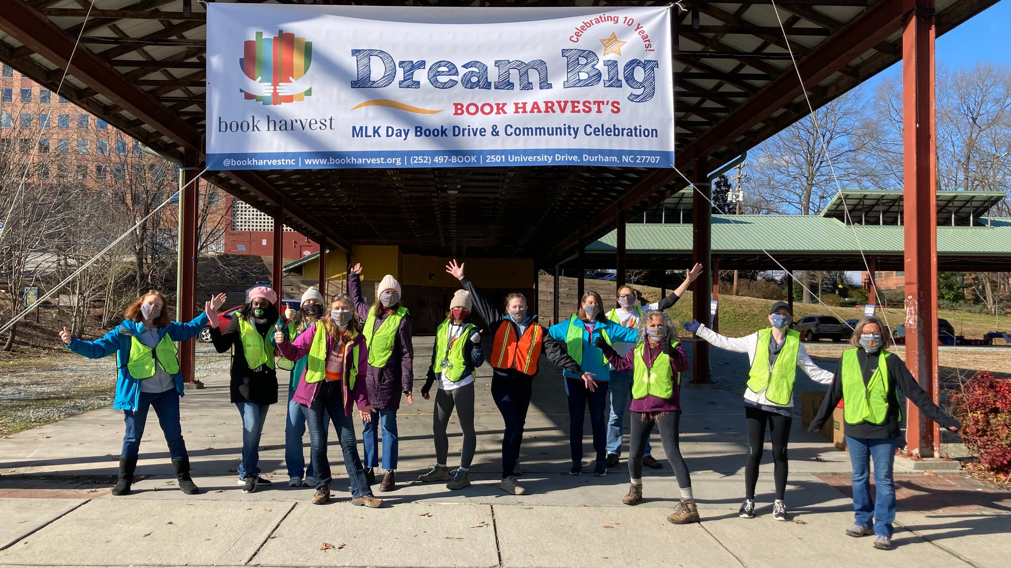 We’re proud of our #GSKimpact Award winner, @BookHarvestNC, and their annual #MLKDay Dream Big Book Drive in Durham, NC. Learn about the event and its impact on #literacy https://t.co/W5Ej905QYI 📚⭐️ @TheRTP https://t.co/WetCJcMalU
