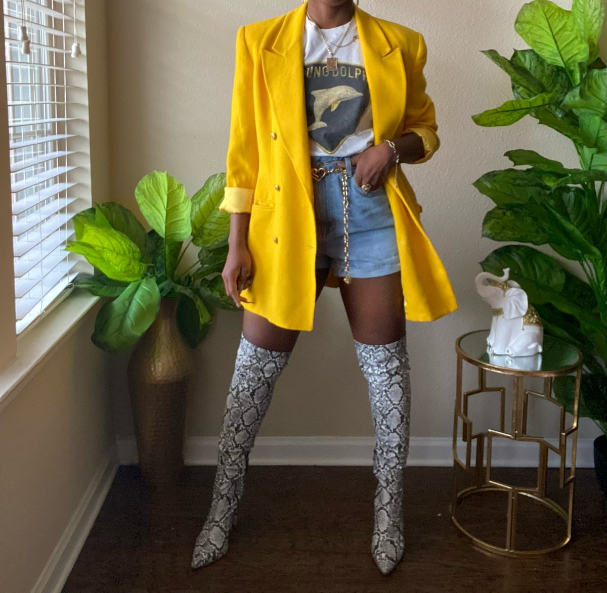 arckiveVR's tweet photo. Be sure to follow our Instagram and Facebook page to stay up to date on our newest arrivals and more styled looks!

Follow @arckivevr https://t.co/YjGvZw4y04