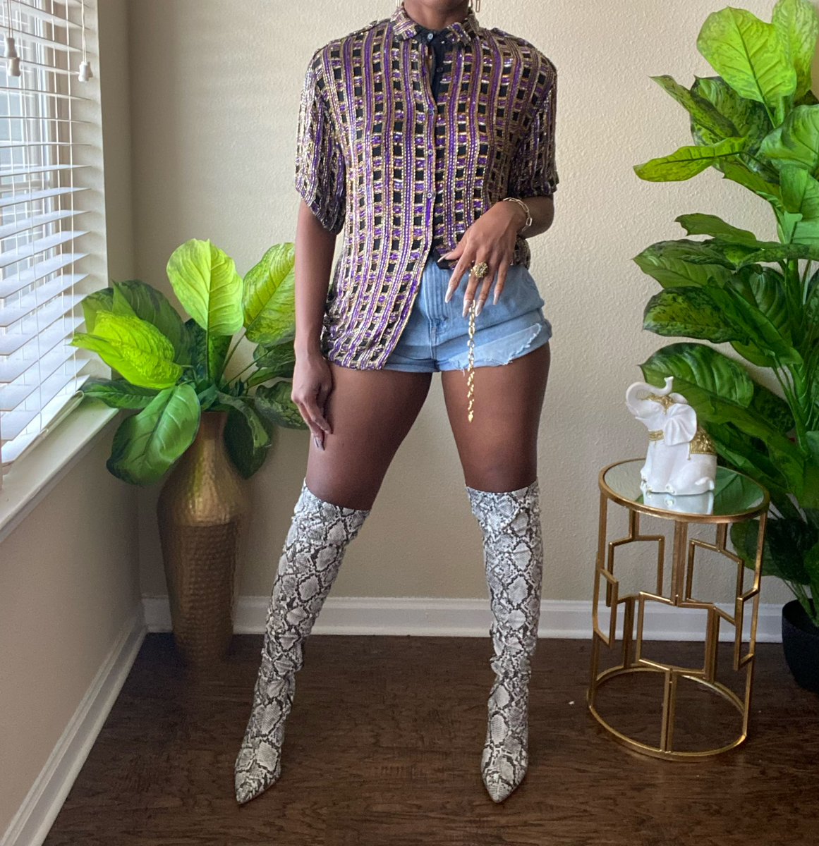 arckiveVR's tweet photo. Be sure to follow our Instagram and Facebook page to stay up to date on our newest arrivals and more styled looks!

Follow @arckivevr https://t.co/YjGvZw4y04