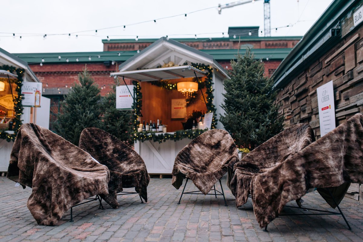 ICYMI, the <a href="/ArcheoToronto/">Archeo</a> courtyard patio has turned into Toronto's Aprés Ski Experience Lounge! 🪵🔥🍷⁣

Complete with fire pits, lounge chairs and blankets, the Aprés Ski Lounge is serving beats, eats and Canadian treats Thursday &amp; Friday from 5-10pm and weekends from 3-10pm.