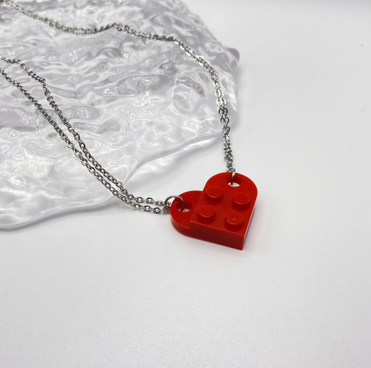 mollyne_'s tweet photo. hello i just launched a website :) handmade earrings, necklaces, rings, bracelets and keyrings. any RTs would be massively appreciated (i’m skint  x)🤍

https://t.co/jfZY4DLTXO https://t.co/XvlllwWwDZ