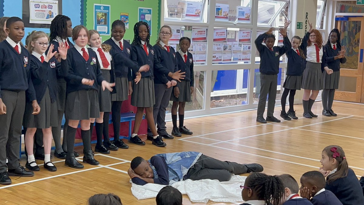 CEResurrection's tweet photo. Year 6 loved collaborating in small groups and as a whole class to present ‘Ragamuffin and his delicious nail soup’ #rehearse #GroupInterpretation #Reading #Performing @Talk4Writing #Oracy https://t.co/HoXTQZfiLe