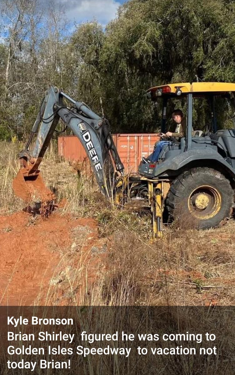 gisdirt's tweet image. Work never ends @gisdirt , alittle help from @BSR_3s 🐿  to get us Super Bowl ready 🏁