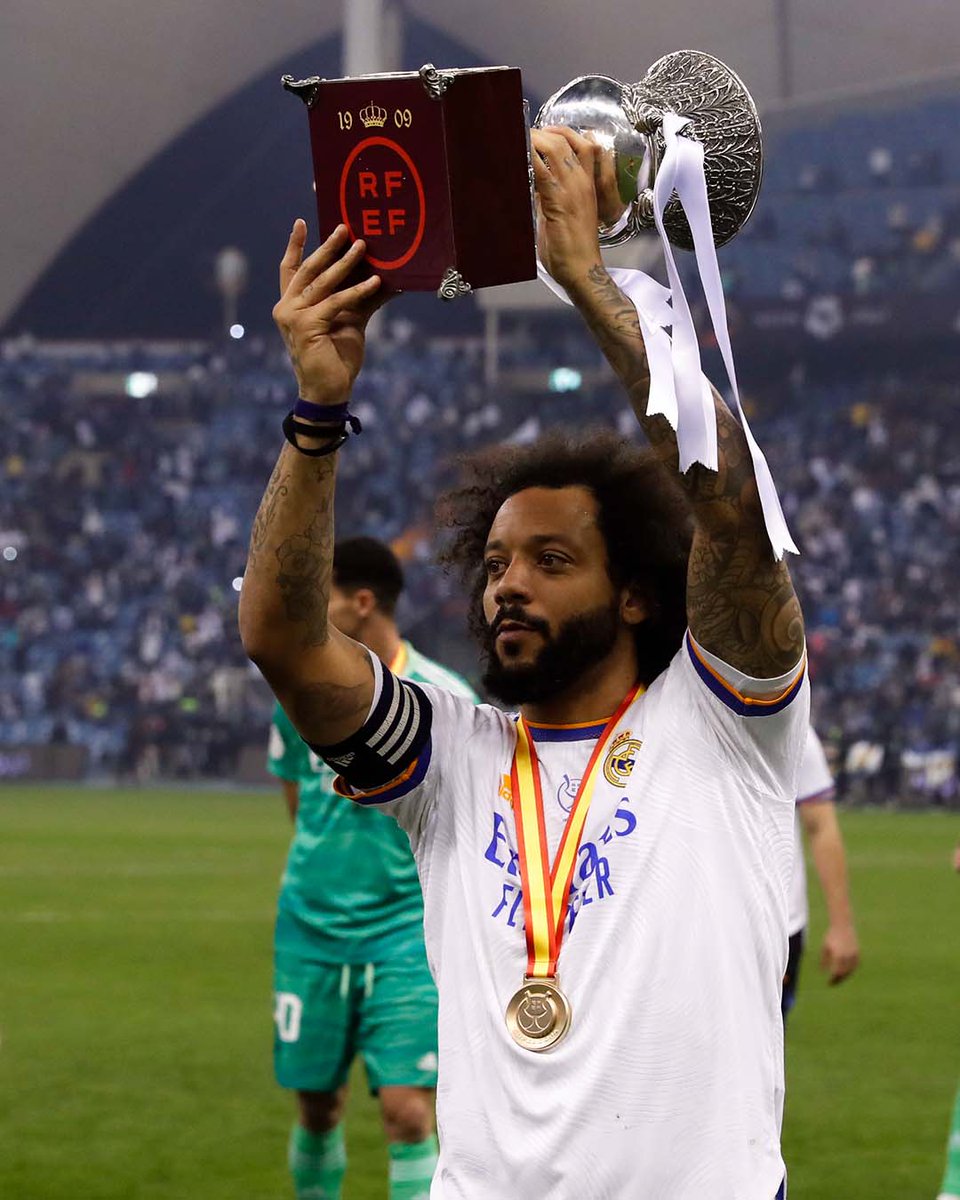 realmadriden's tweet photo. 🏆😘 @MarceloM12 
#Supercampeones https://t.co/be5bUM16Lv