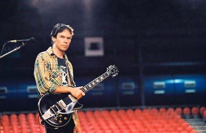 empiresend's tweet photo. Love this pic. Neil Young soundcheck Birmingham NEC, 1982. My first Neil show! He was blown away by the Stones USA '81 tour and decided he would have an 'Ego Ramp' himself. He and Nils Lofgren made much use of it with their wirelesses and vocoder mics. @NeilYoungNYA #transtour https://t.co/y1fLXCtzfv