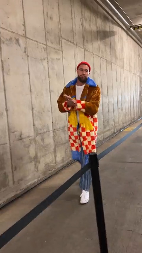 travis kelce street style