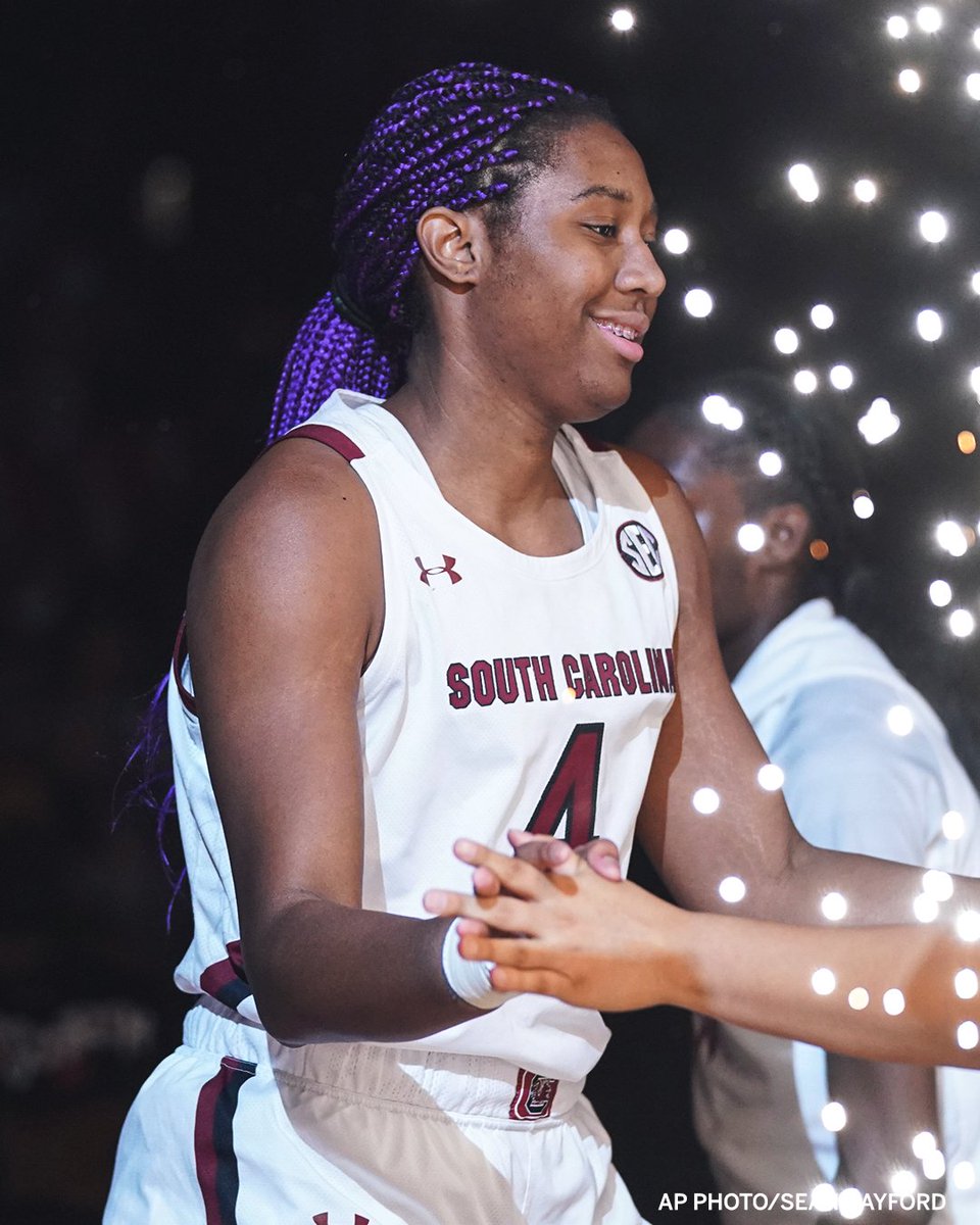 SECNetwork's tweet photo. Aliyah Boston’s last 11 games:

19 Pts | 13 Reb
19 Pts | 15 Reb
18 Pts | 15 Reb
19 Pts | 18 Reb
16 Pts | 11 Reb
17 Pts | 12 Reb
18 Pts | 11 Reb
19 Pts | 14 Reb
16 Pts | 16 Reb
21 Pts | 17 Reb
29 Pts | 14 Reb

A walking double-double 😤 @GamecockWBB https://t.co/tAuMJJPnf4