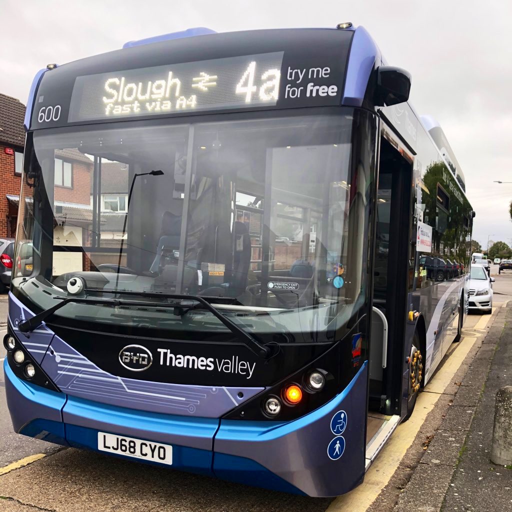 TookeyCookie's tweet image. 2021 vs 2022 16th January 

2o21: This time last year was the last day for the 4A free electric bus trial. We all awoke to a frosty morning, and I was very proud leading team Slough! 

2o22: One year on, learning to drive a train to Paddington! WOW!